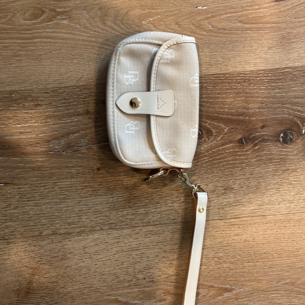 Beige Doiney and Bourke wrislet